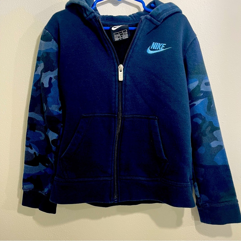 Boys Nike Zip Jacket in Navy/Camo (6/7)